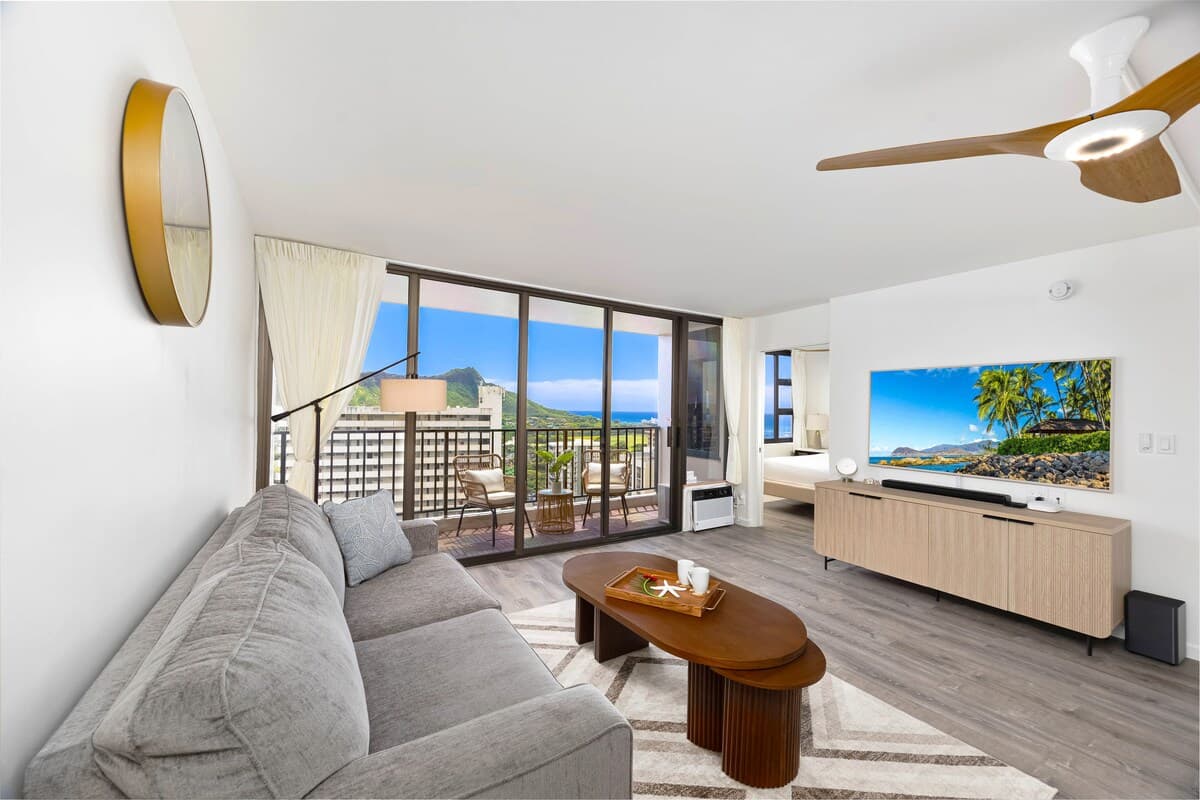 High-floor retreat w/ sweeping ocean & city views - Photo 4