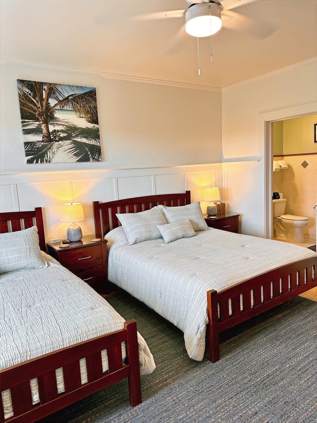 Hilo Town Inn Room 5 - Photo 1