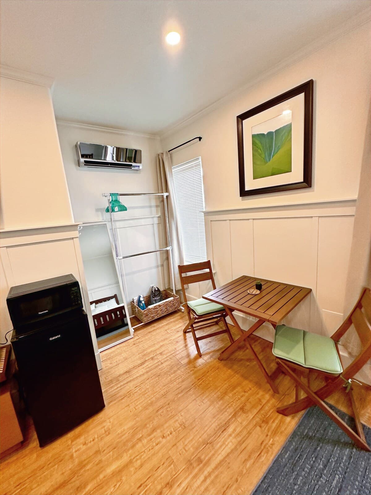 Hilo Town Inn Room 5 - Photo 2