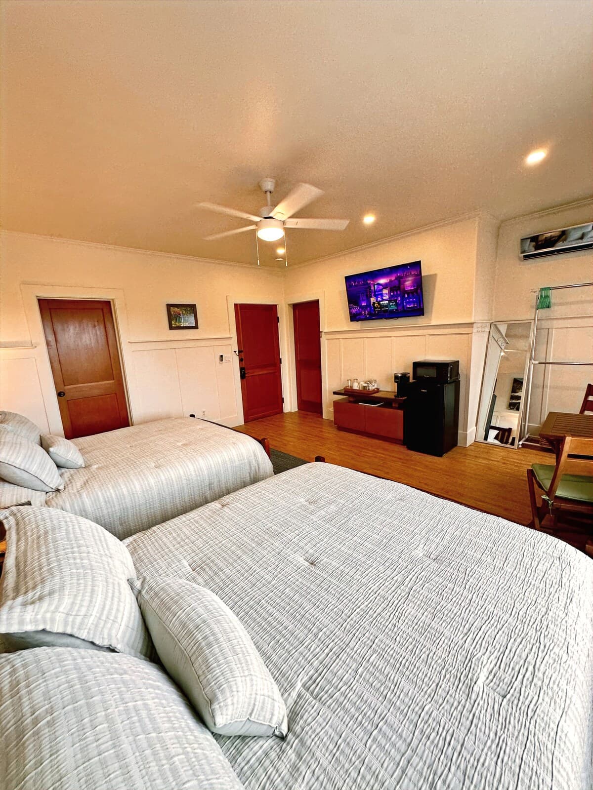 Hilo Town Inn Room 5 - Photo 4