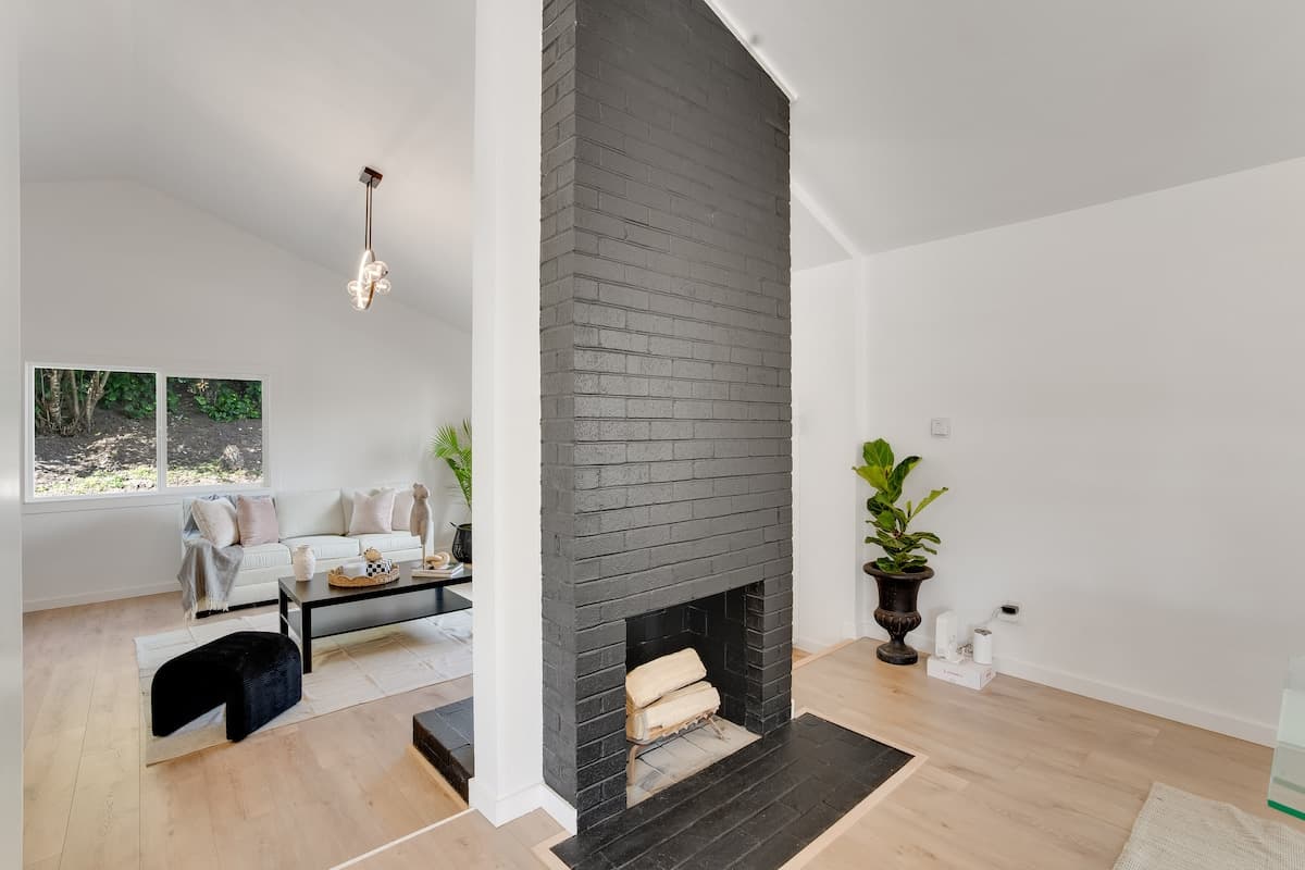 Peaceful Hilltop Retreat Near Downtown Richmond - Photo 2