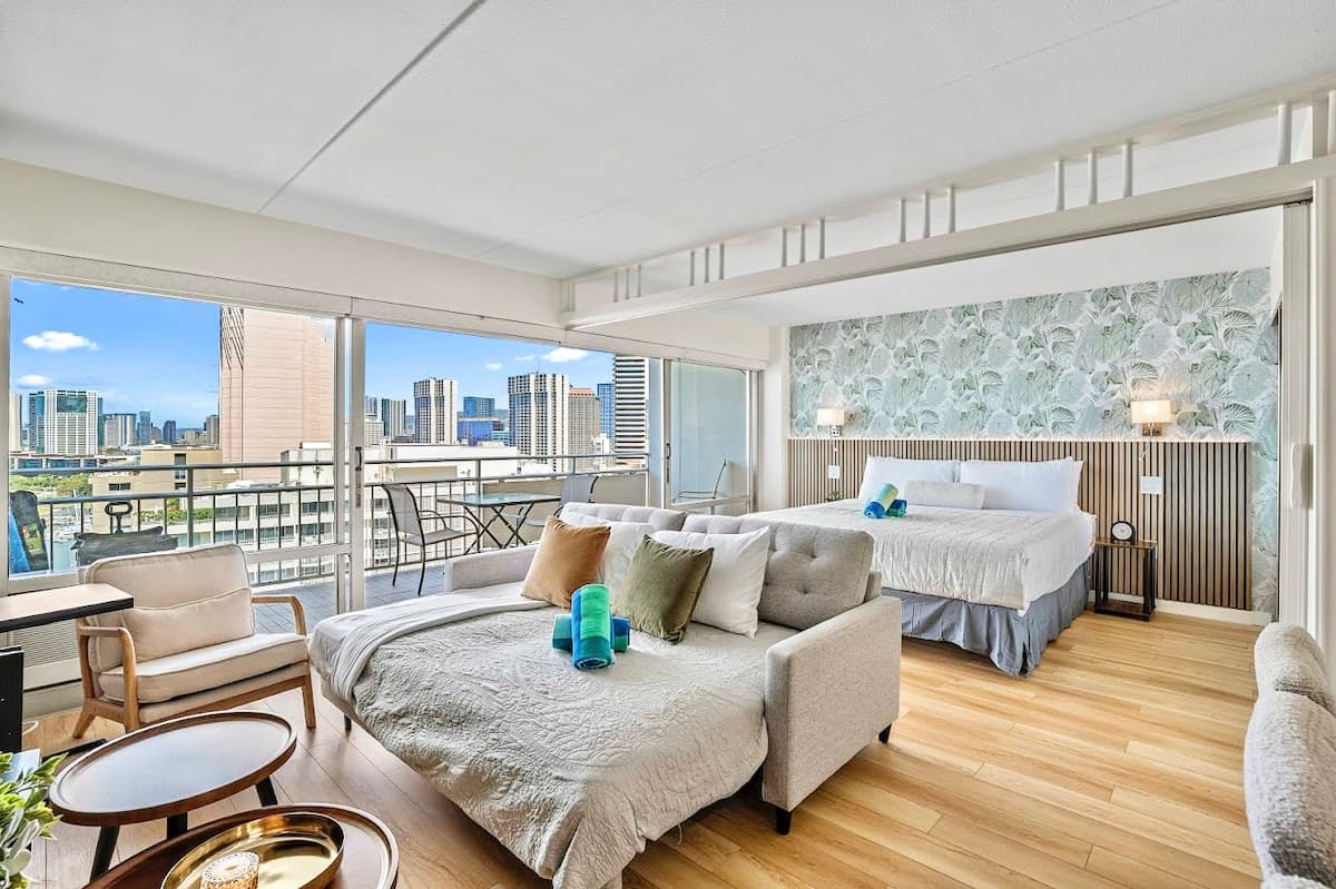 20F-High Floor Ocean View-Ilikai-1BR-Waikiki Beach - Photo 2