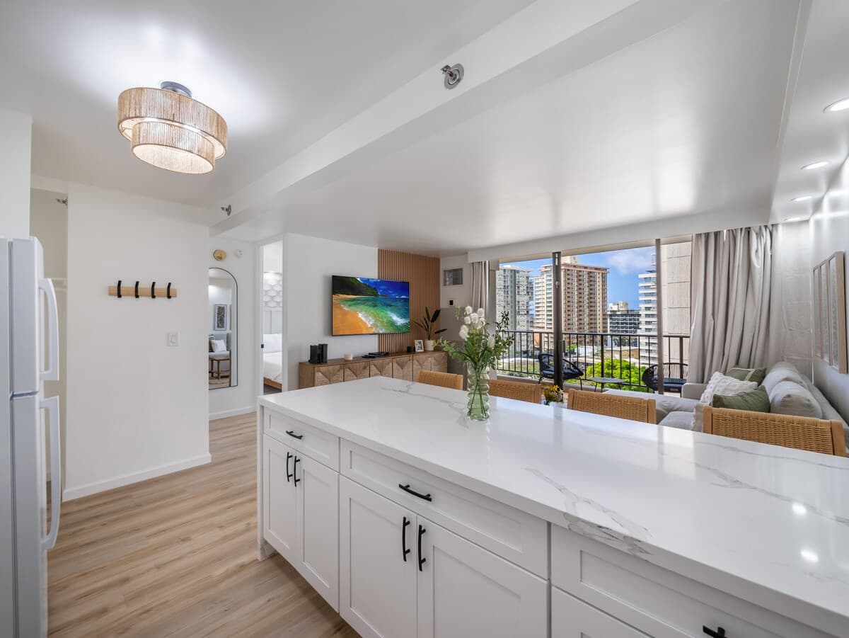 Renovated Clean 1bdrm @ Waikiki Sunset - Photo 4