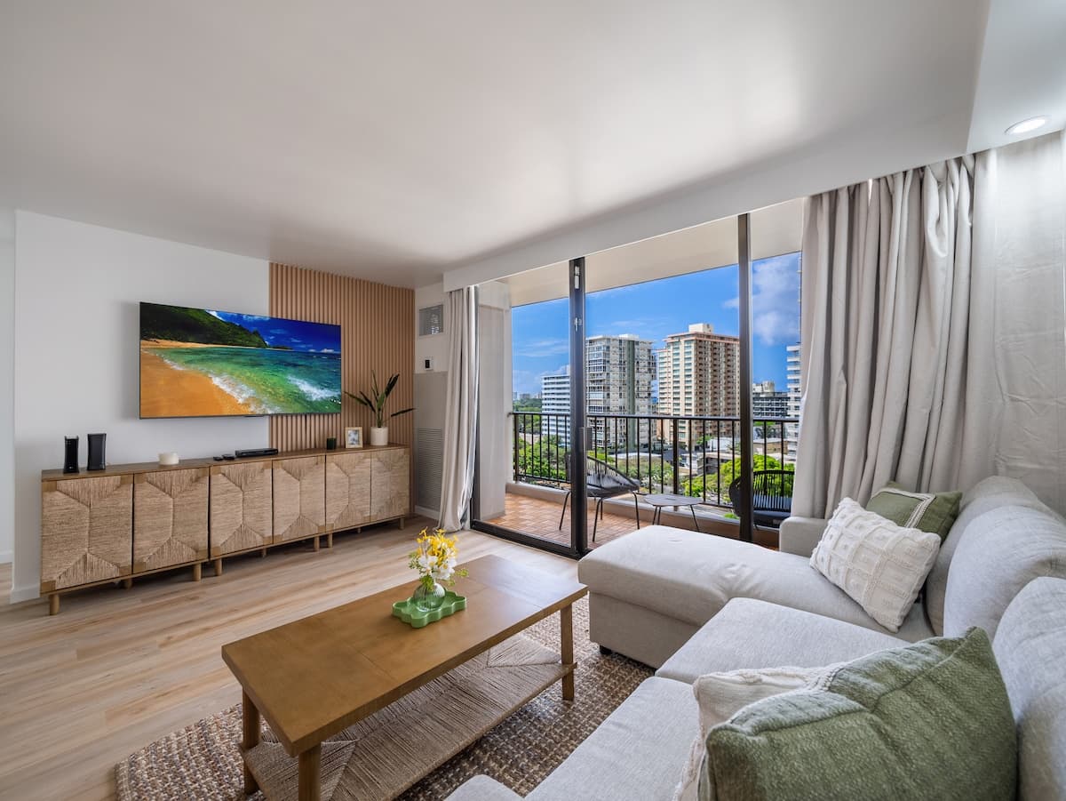 Renovated Clean 1bdrm @ Waikiki Sunset - Photo 2