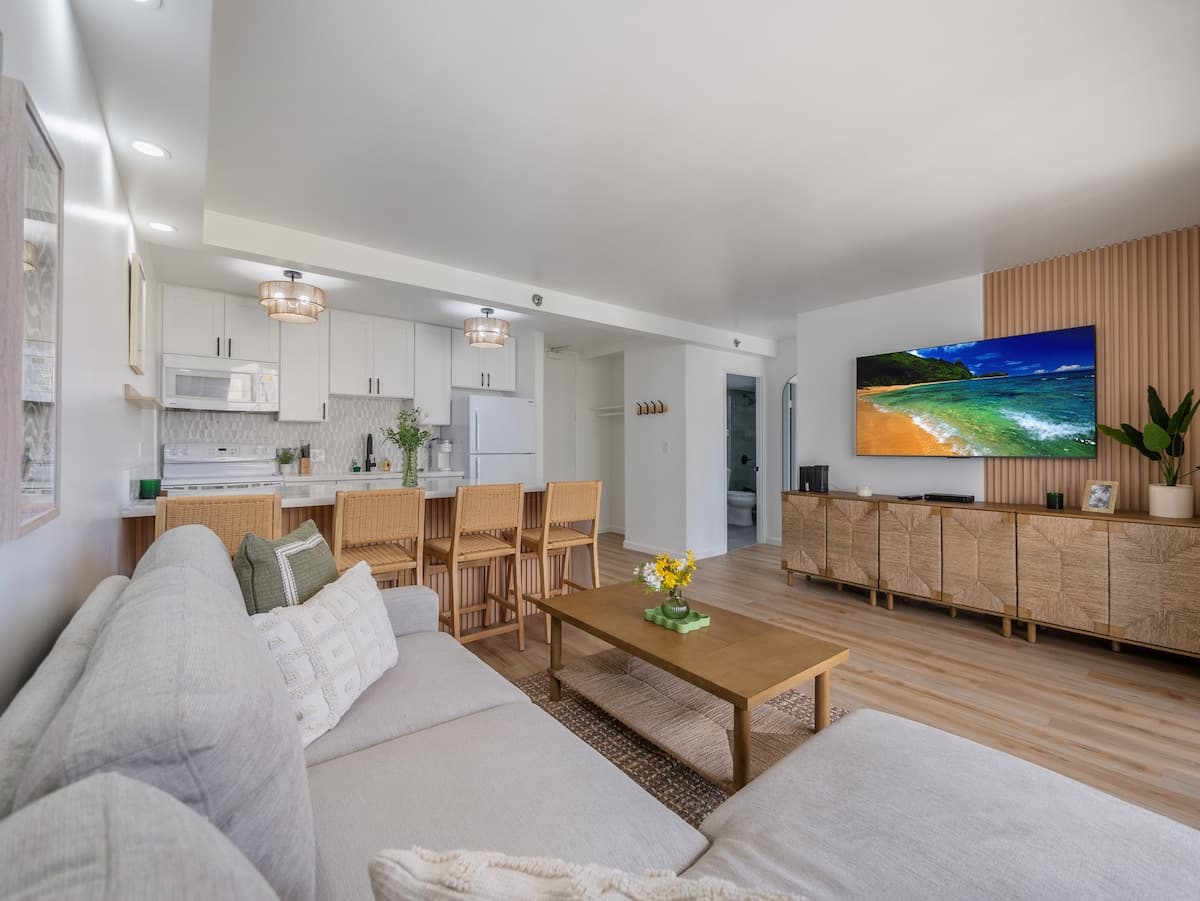 Renovated Clean 1bdrm @ Waikiki Sunset - Photo 1