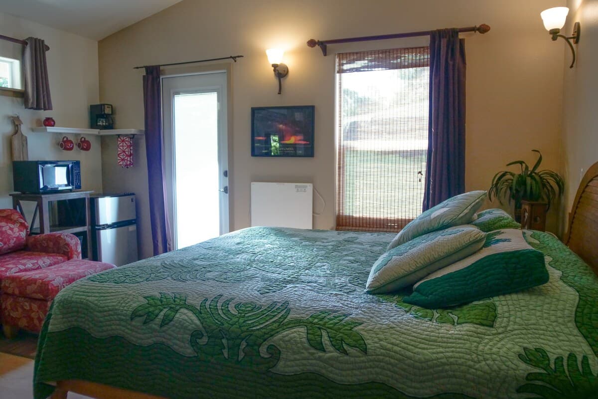 Home in Volcano · ★4.77 · 3 bedrooms · 3 beds · 2 baths - Photo 2