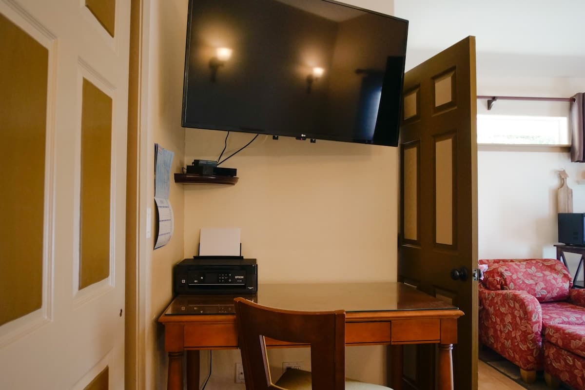 Home in Volcano · ★4.77 · 3 bedrooms · 3 beds · 2 baths - Photo 3