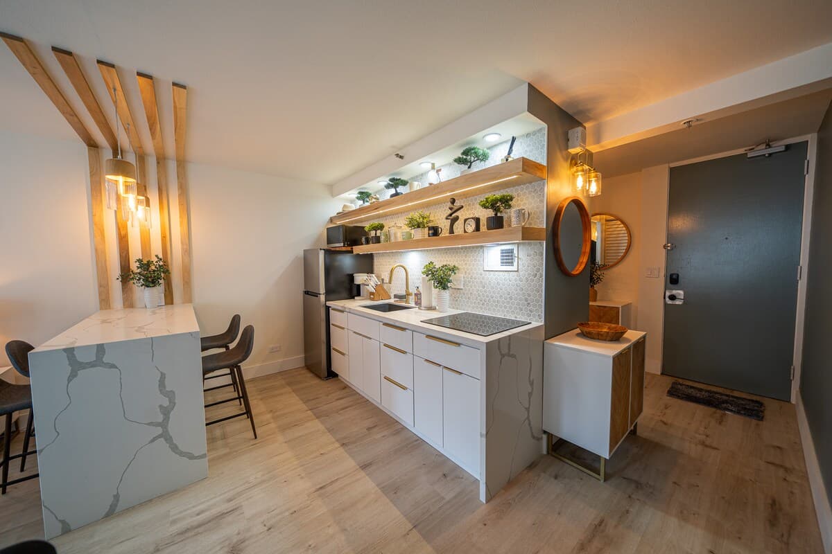 Condo in Honolulu · ★4.89 · Studio · 2 beds · 1 private bath - Photo 5