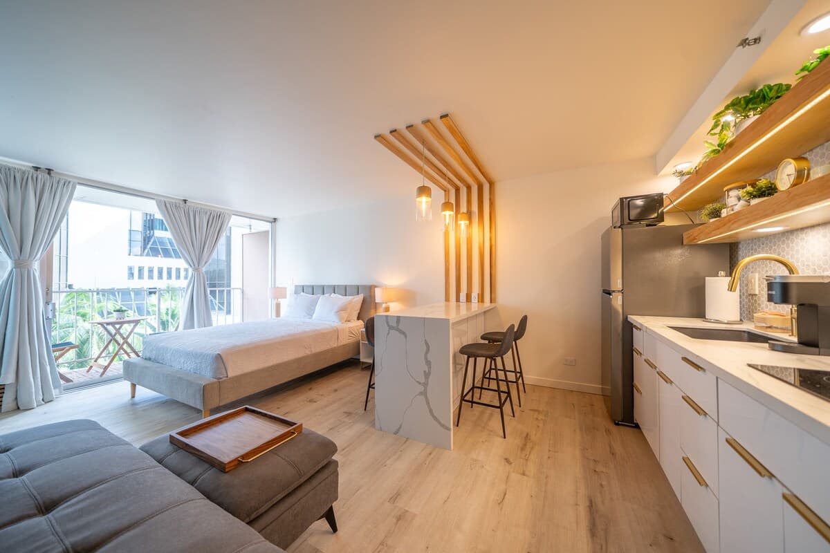 Condo in Honolulu · ★4.95 · Studio · 2 beds · 1 private bath - Photo 5