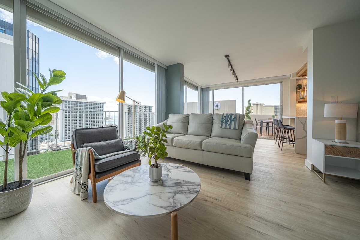 Condo in Honolulu · ★4.95 · 1 bedroom · 3 beds · 2 private baths - Photo 5