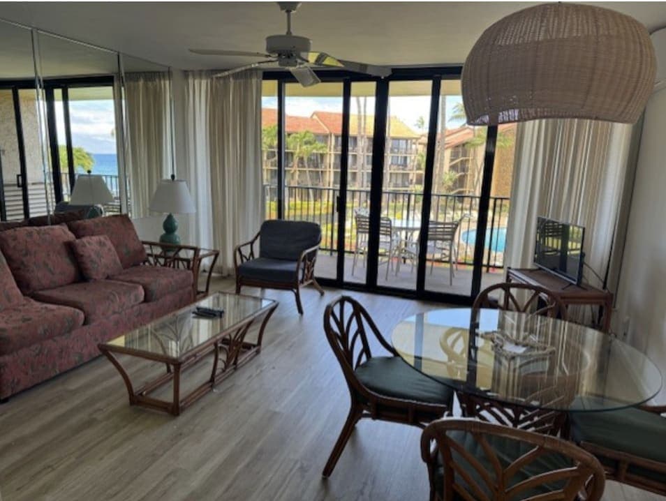 Condo in Lahaina · ★4.58 · 1 bedroom · 2 beds · 1 private bath - Photo 5