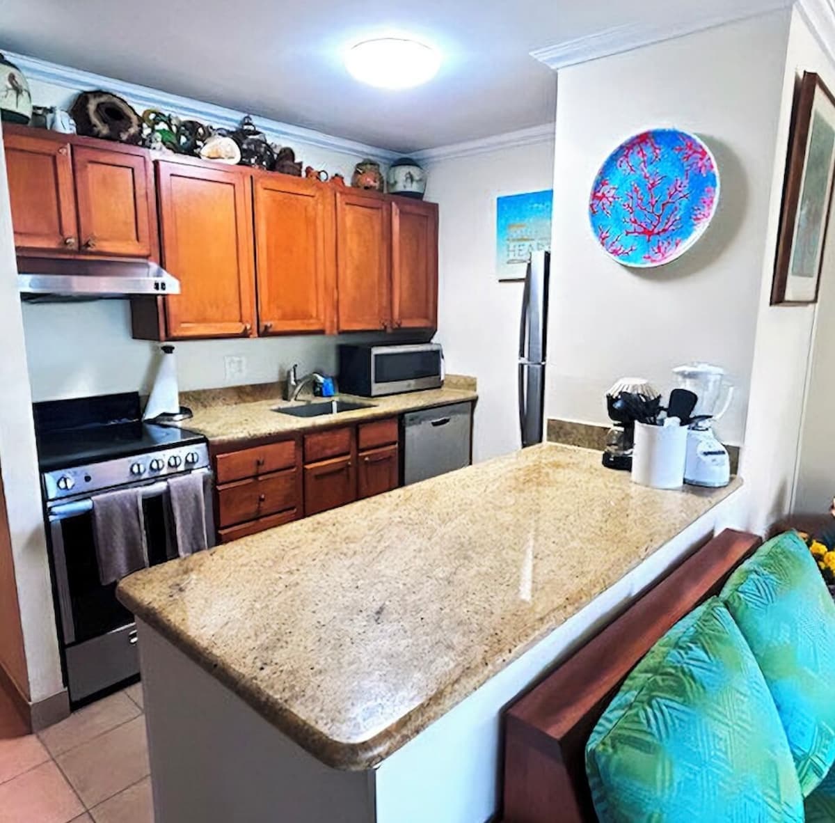 Condo in Lahaina · ★5.0 · 1 bedroom · 3 beds · 1 bath - Photo 3