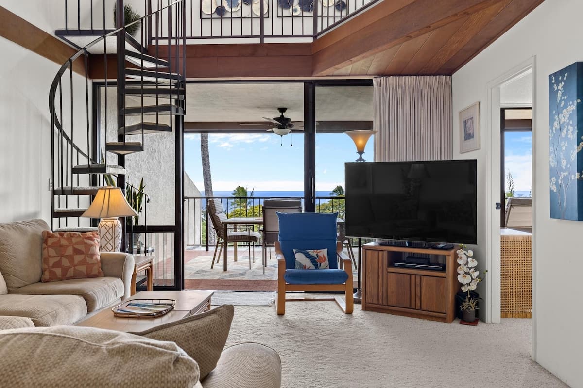 Condo in Kailua-Kona · ★5.0 · 3 bedrooms · 4 beds · 2 private baths - Photo 2