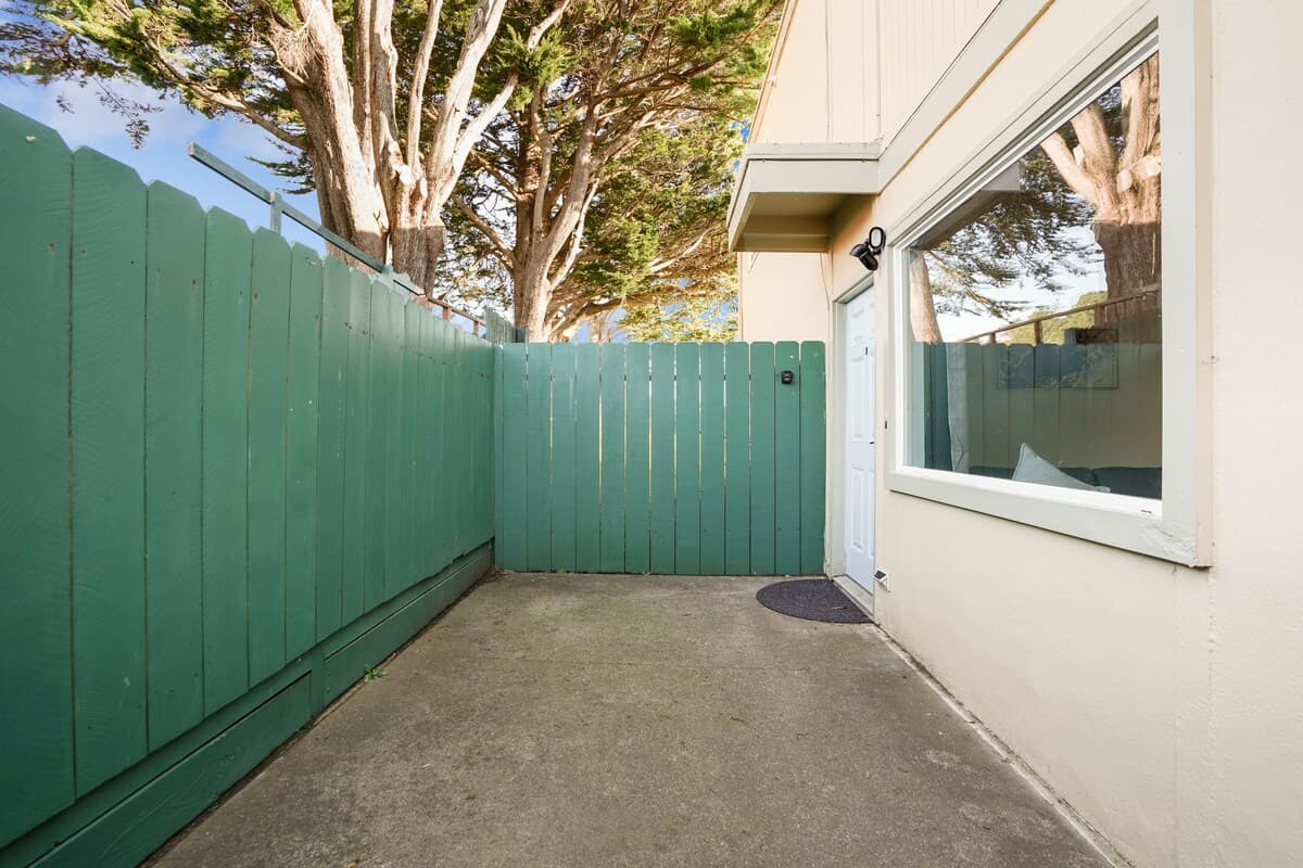 OceanMountain Views: 4 Comfy Units for Big Group - Photo 3