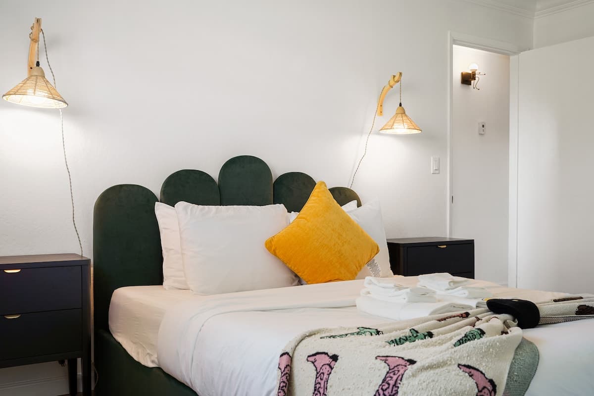OceanMountain Views: 4 Comfy Units for Big Group - Photo 1