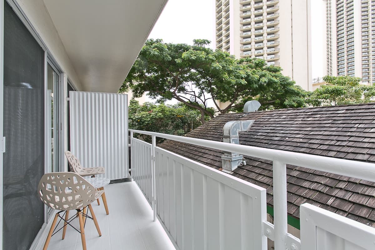 Monstera Plant Modern Waikiki 1/2 Block To Beach! - Photo 2