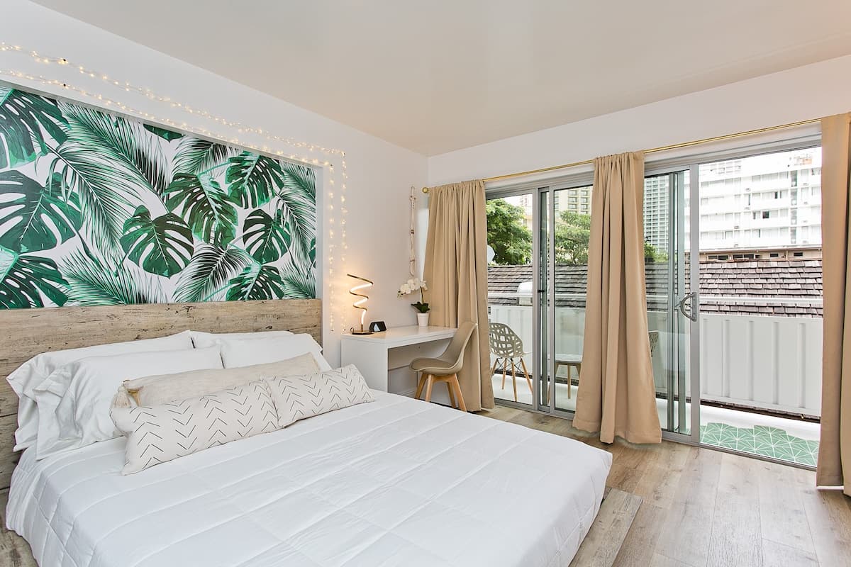 Monstera Plant Modern Waikiki 1/2 Block To Beach! - Photo 1