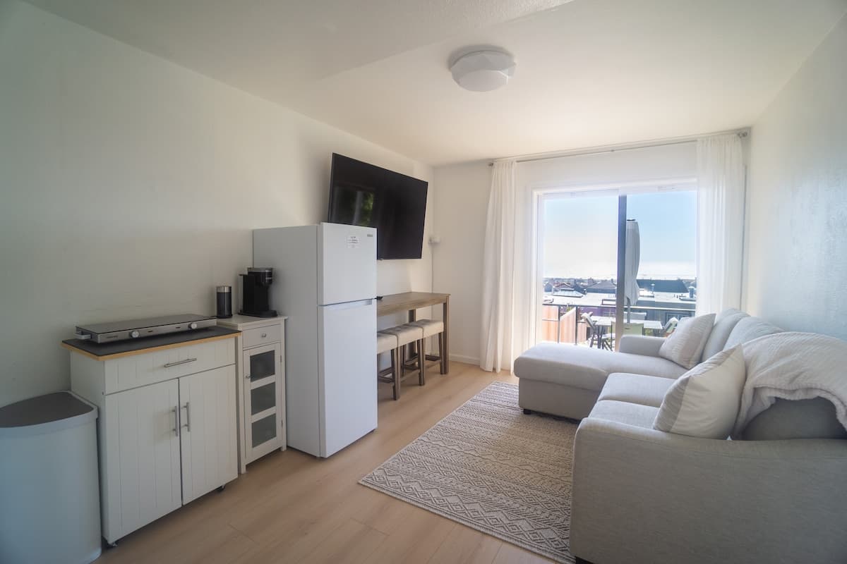 Ocean View Guest Suite, Private Patio, Sunset SF - Photo 1