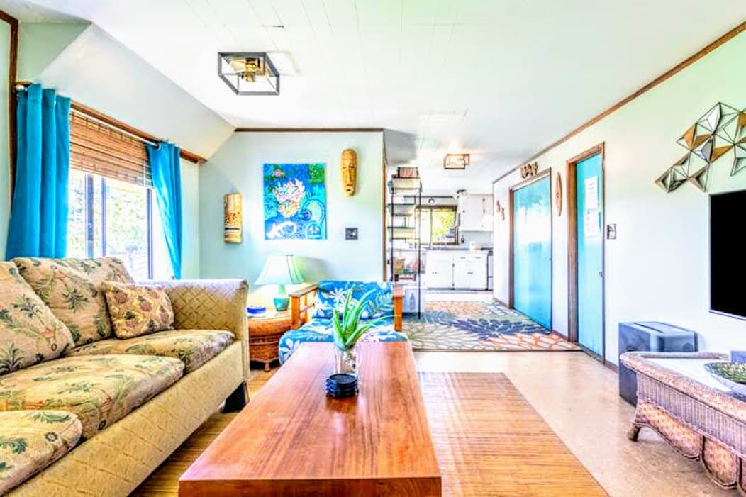 Home in Pepeekeo · ★5.0 · 1 bedroom · 1 bed · 3 shared baths - Photo 1