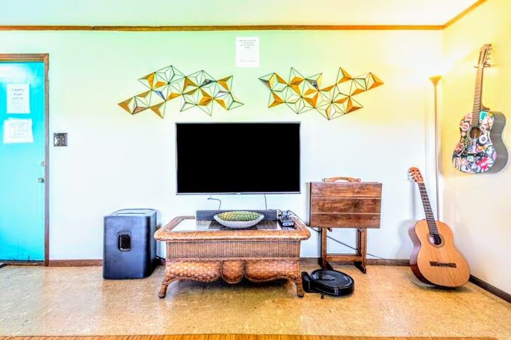 Home in Pepeekeo · ★5.0 · 1 bedroom · 1 bed · 3 shared baths - Photo 2