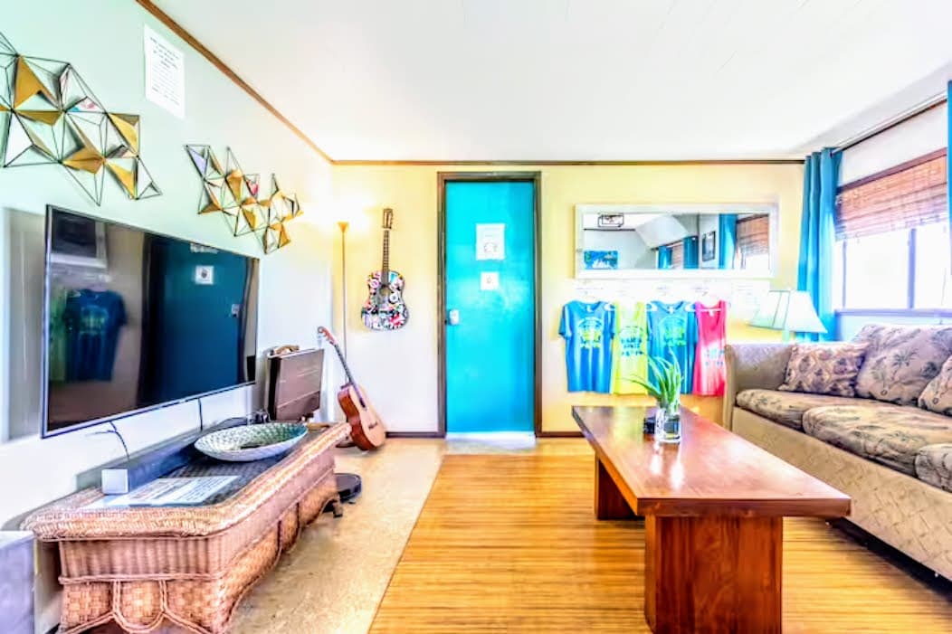 Home in Pepeekeo · ★5.0 · 1 bedroom · 1 bed · 3 shared baths - Photo 4