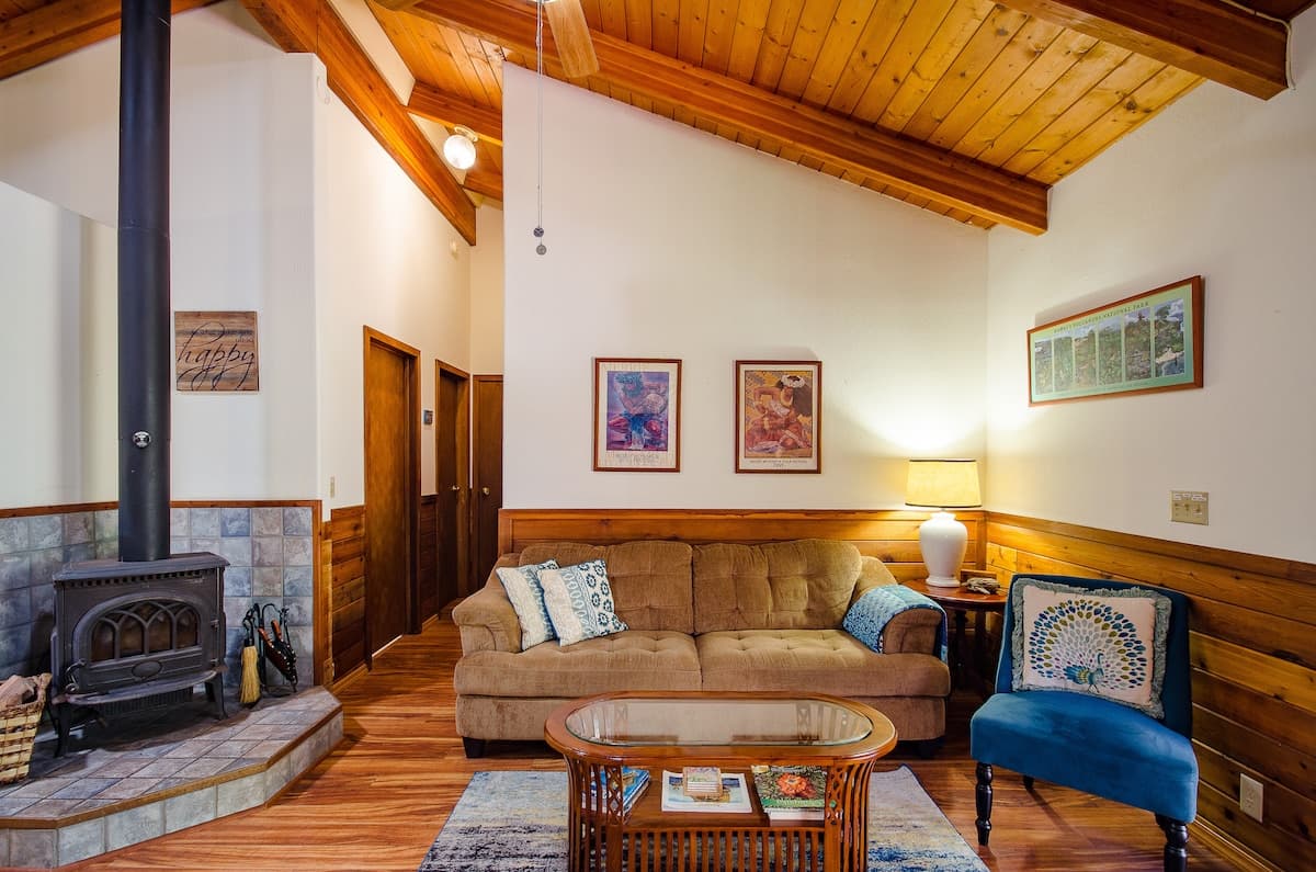 Home in Volcano · ★5.0 · 3 bedrooms · 3 beds · 2 private baths - Photo 5