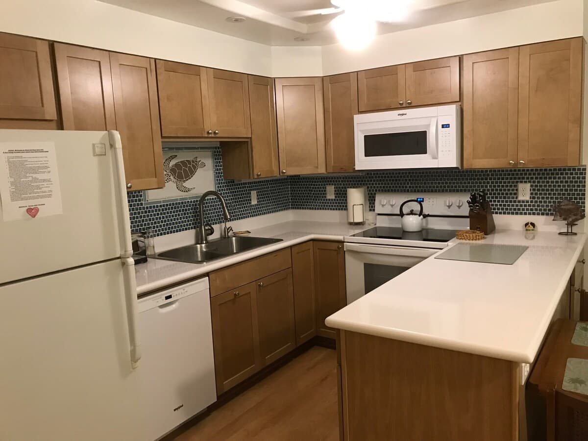 Condo in Kihei · ★4.69 · 1 bedroom · 2 beds · 1 bath - Photo 3