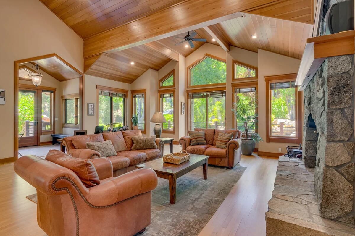 Ravenscroft Luxury Chalet Behind Everline Gates - Photo 3