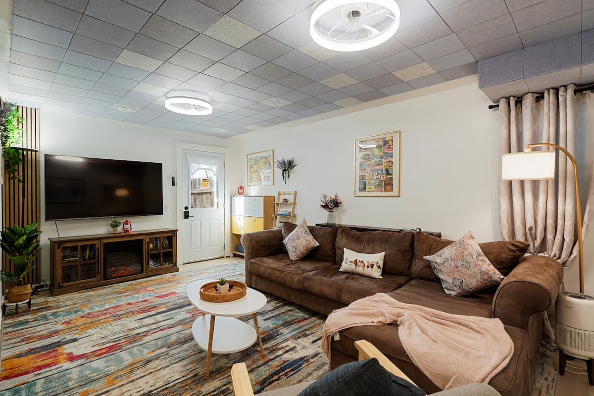 Beach Block 4BR with Ocean View & Palm Patio - Photo 2