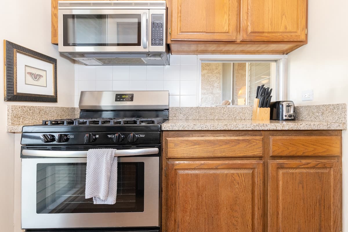 2 Bedroom Condo 2 Blocks To Charley Young Beach - Photo 5