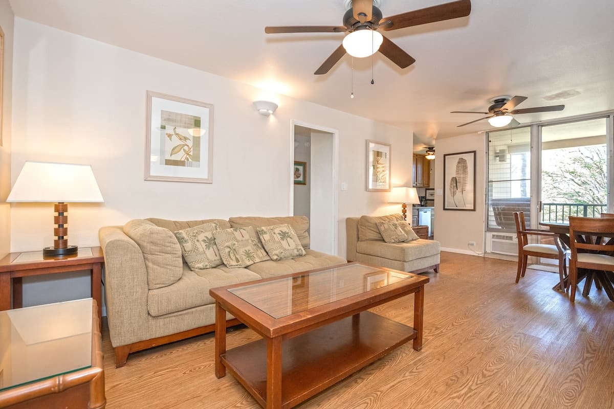2 Bedroom Condo 2 Blocks To Charley Young Beach - Photo 1