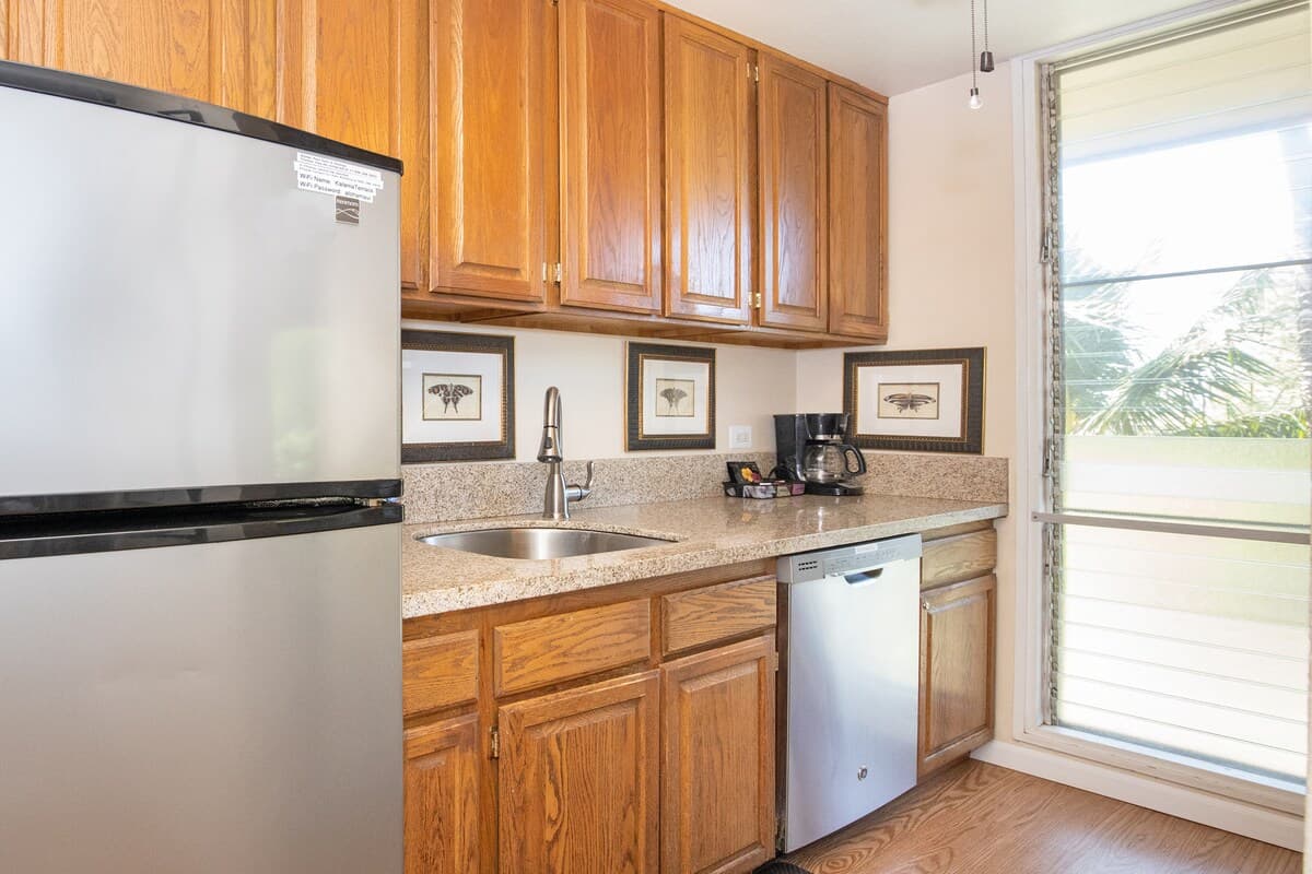 2 Bedroom Condo 2 Blocks To Charley Young Beach - Photo 4