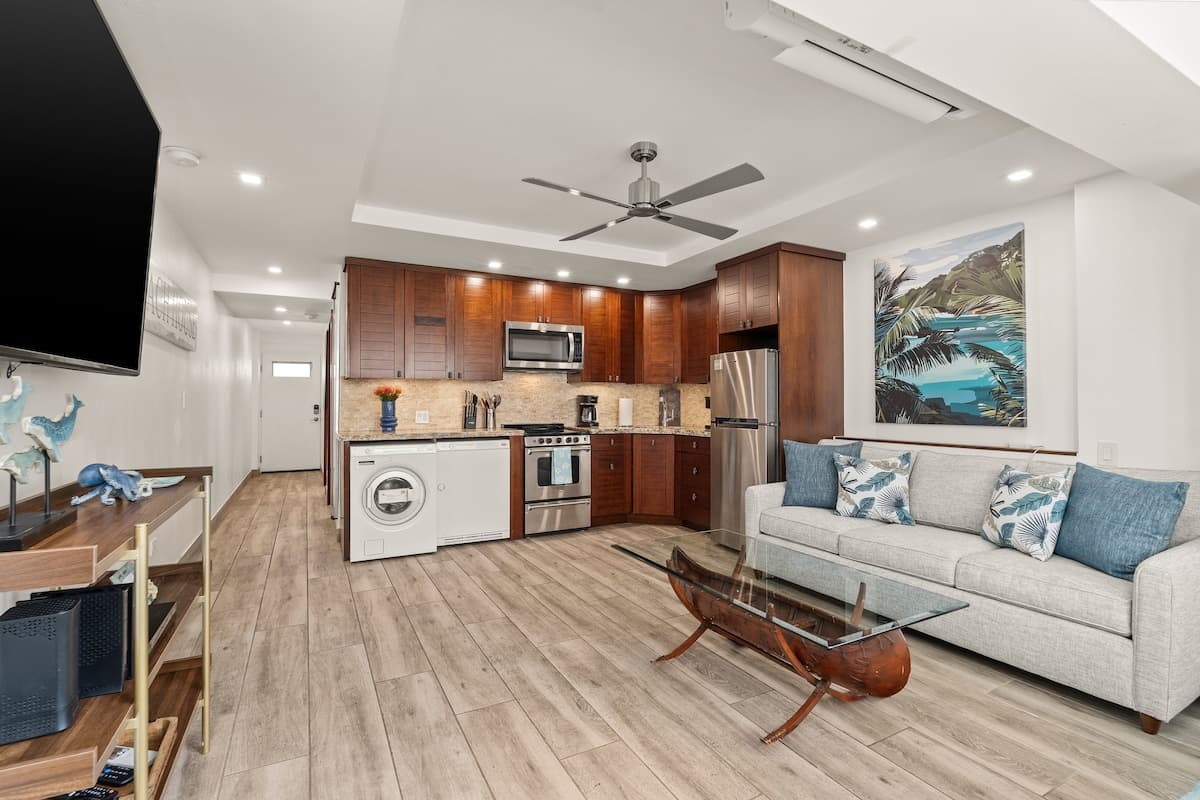 Condo in Honolulu · ★5.0 · 1 bedroom · 2 beds · 1 private bath - Photo 5