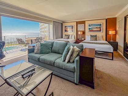 Condo in Honolulu · ★4.88 · Studio · 3 beds · 1 private bath - Photo 2