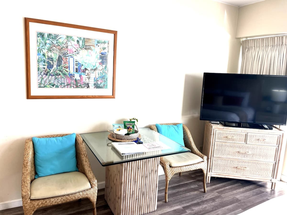 Condo in Honolulu · ★4.72 · Studio · 1 bed · 1 private bath - Photo 1