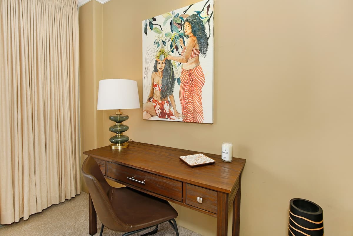 Condo in Honolulu · ★4.47 · Studio · 1 bed · 1 private bath - Photo 4