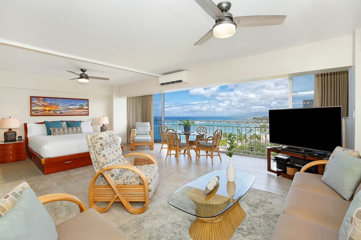 Condo in Honolulu · ★5.0 · 1 bedroom · 2 beds · 1 private bath - Photo 1