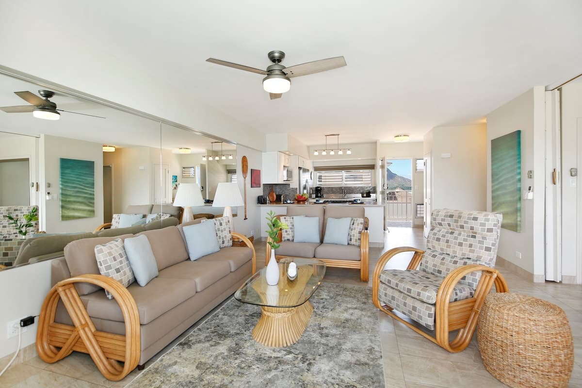 Condo in Honolulu · ★5.0 · 1 bedroom · 2 beds · 1 private bath - Photo 3
