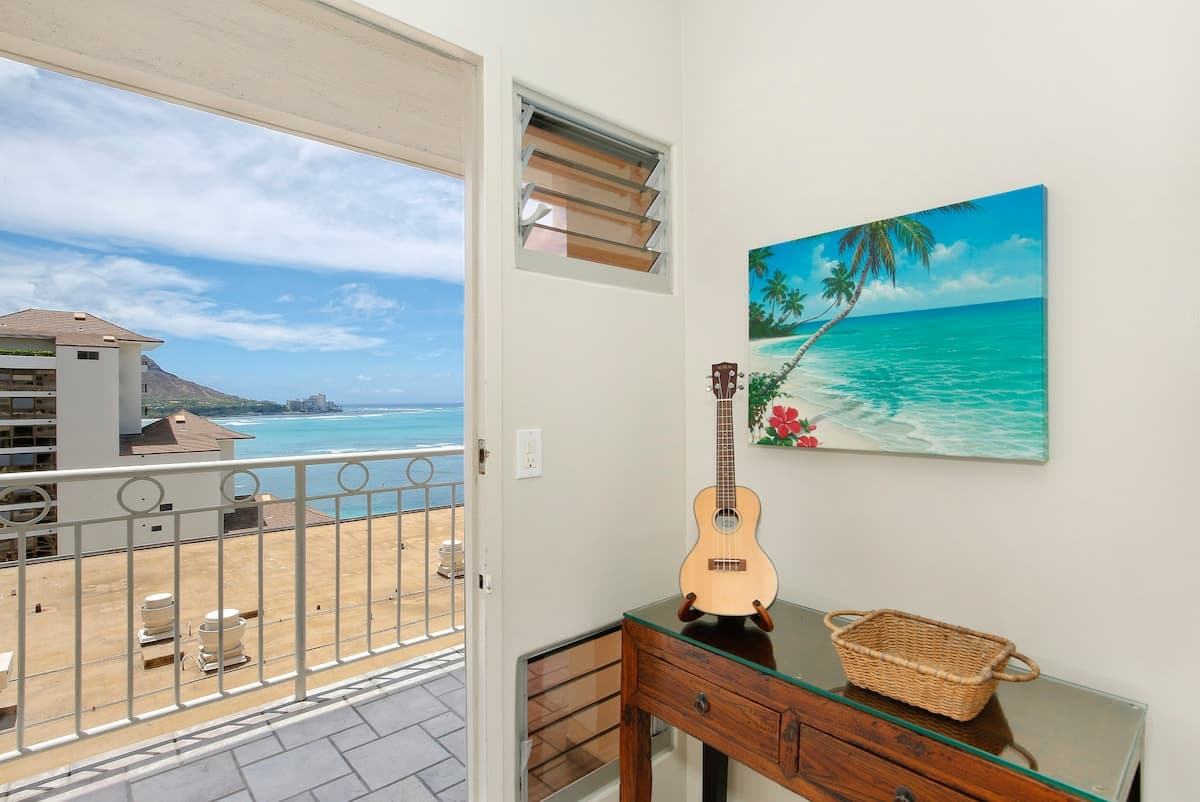 Condo in Honolulu · ★5.0 · 1 bedroom · 2 beds · 1 private bath - Photo 2