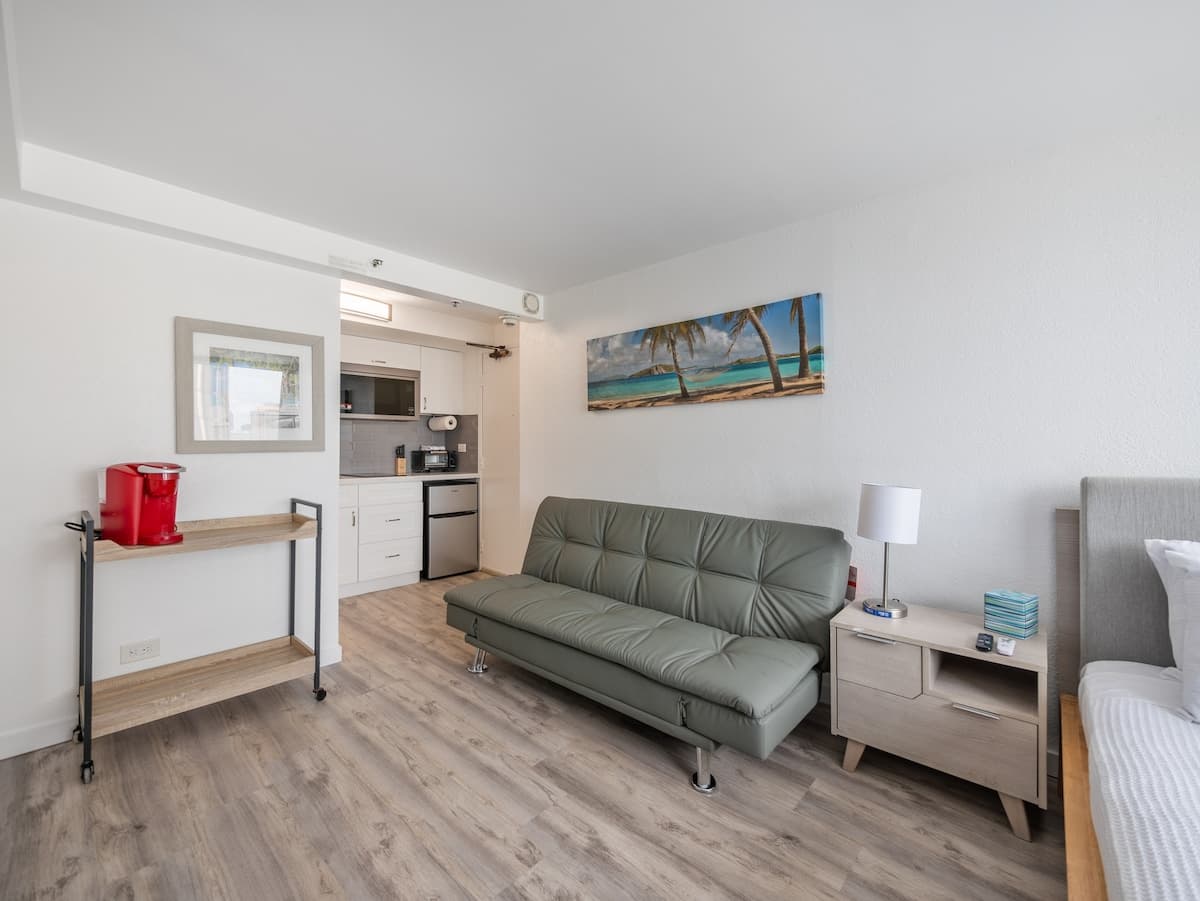 Renovated Cute Cozy Studio in Waikiki - Photo 1