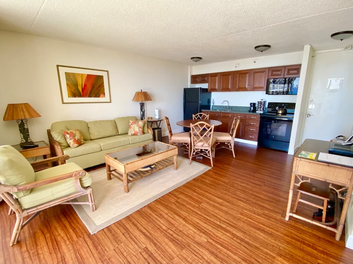 Condo in Honolulu · ★4.96 · 1 bedroom · 3 beds · 1 private bath - Photo 1