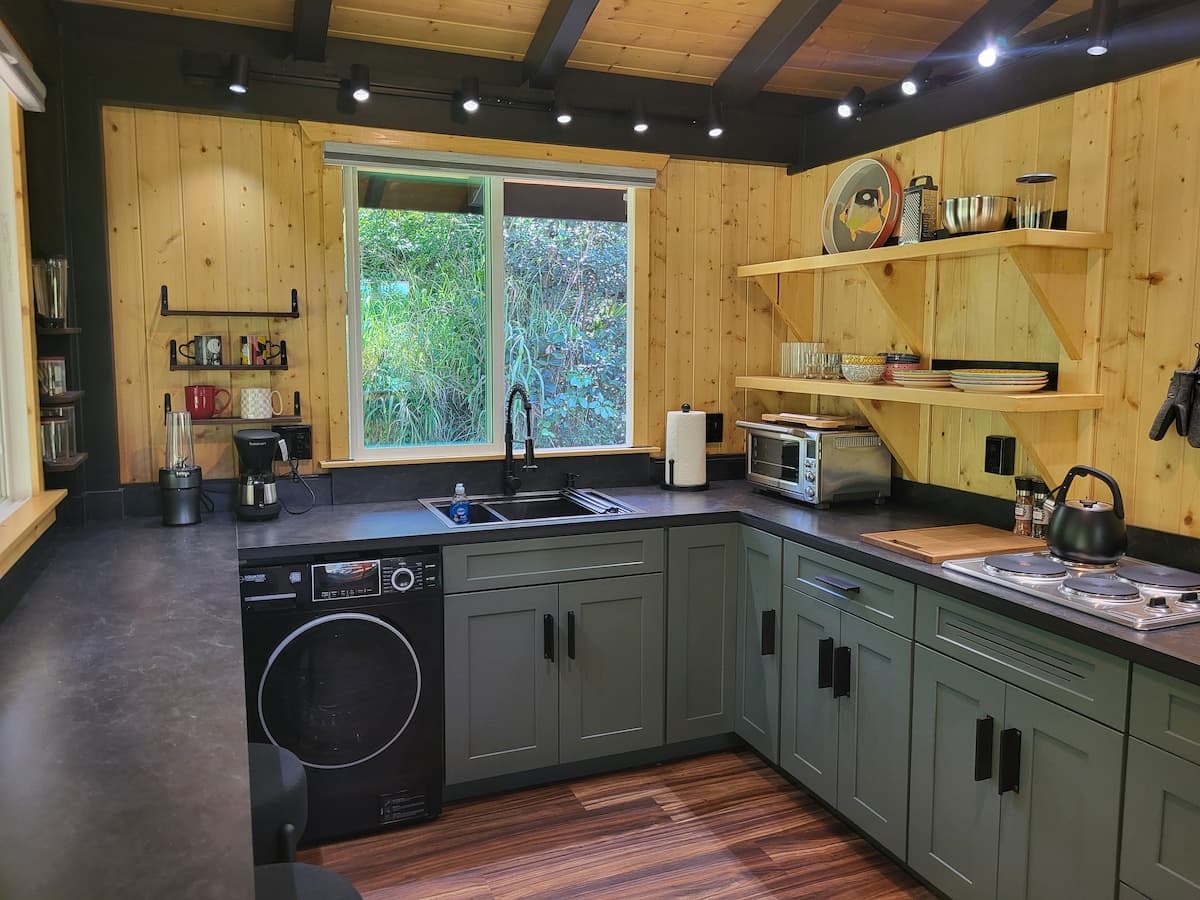 Cabin in Keaau · ★5.0 · 1 bedroom · 1 bed · 1 private bath - Photo 1