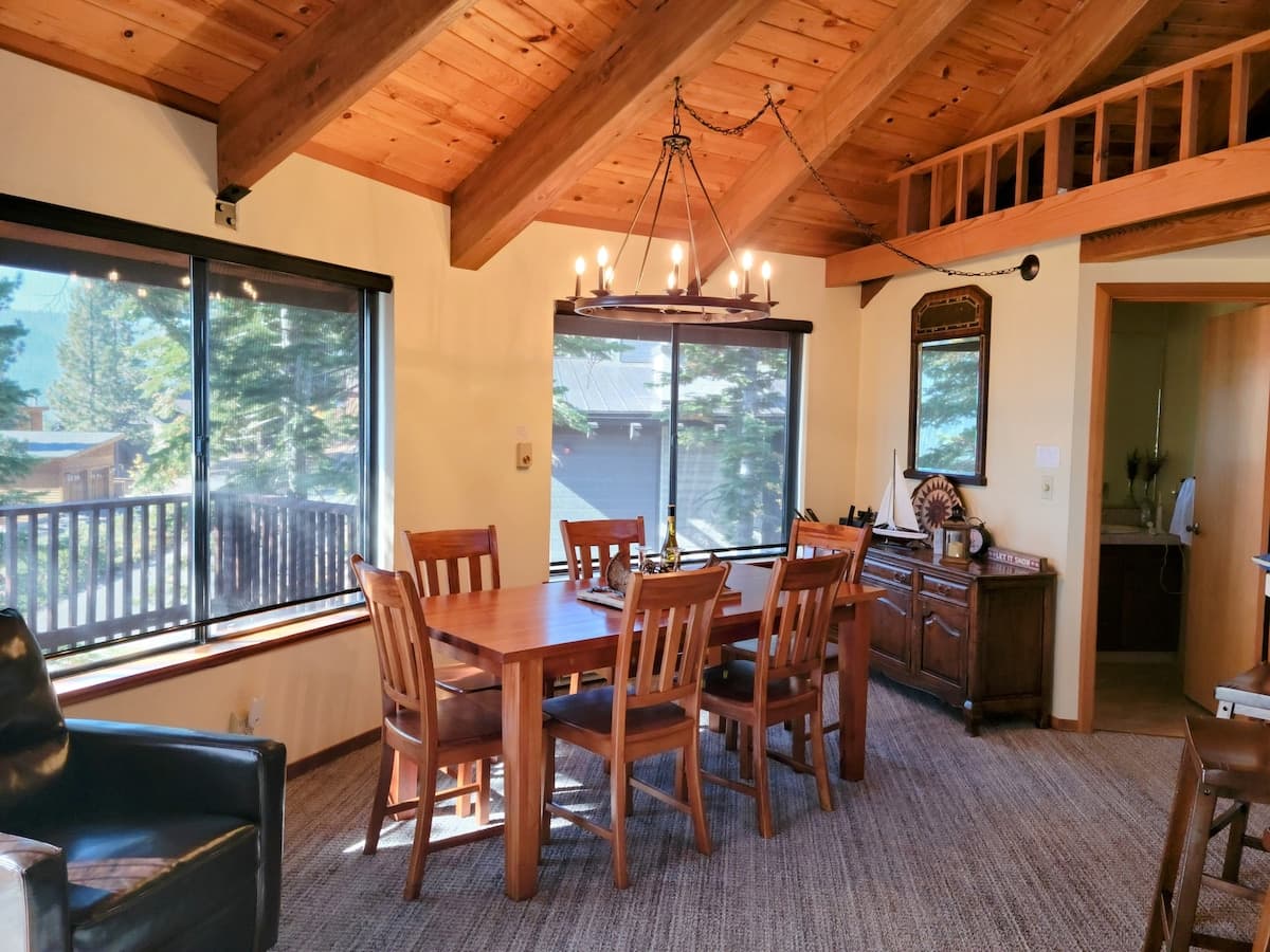 Rustic Round Home with Panoramic Lake Views - Photo 3