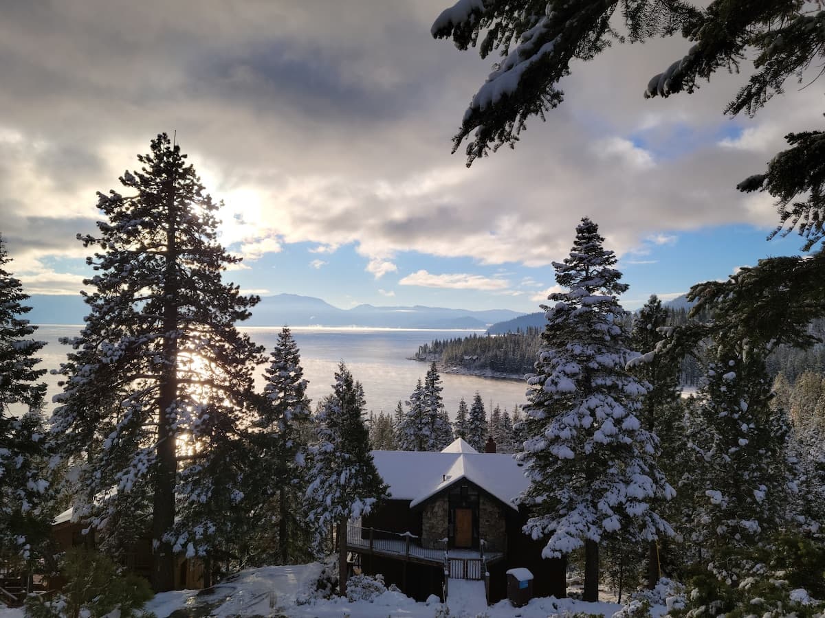 Rustic Round Home with Panoramic Lake Views - Photo 1