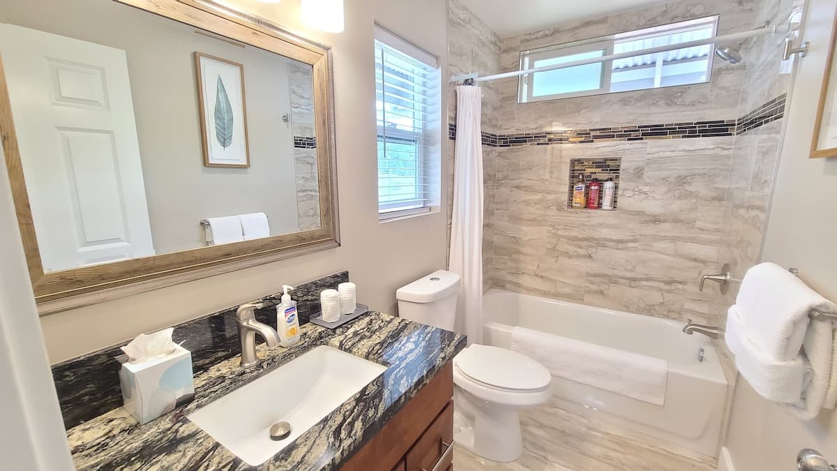 Home in Keaau · ★5.0 · 1 bedroom · 1 bed · 1 private bath - Photo 4