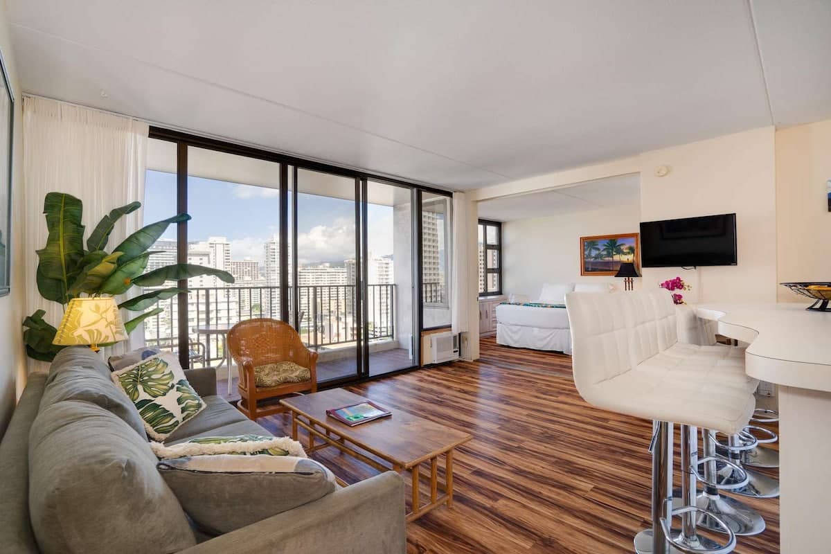 Waikiki Banyan 1806 T1-1 Block 2Beach +FREEParking - Photo 4