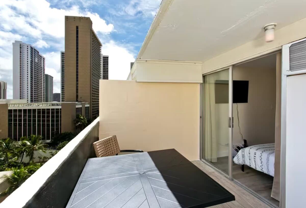 Cozy Studio Penthouse Waikiki 1 Block to Beach - Photo 4