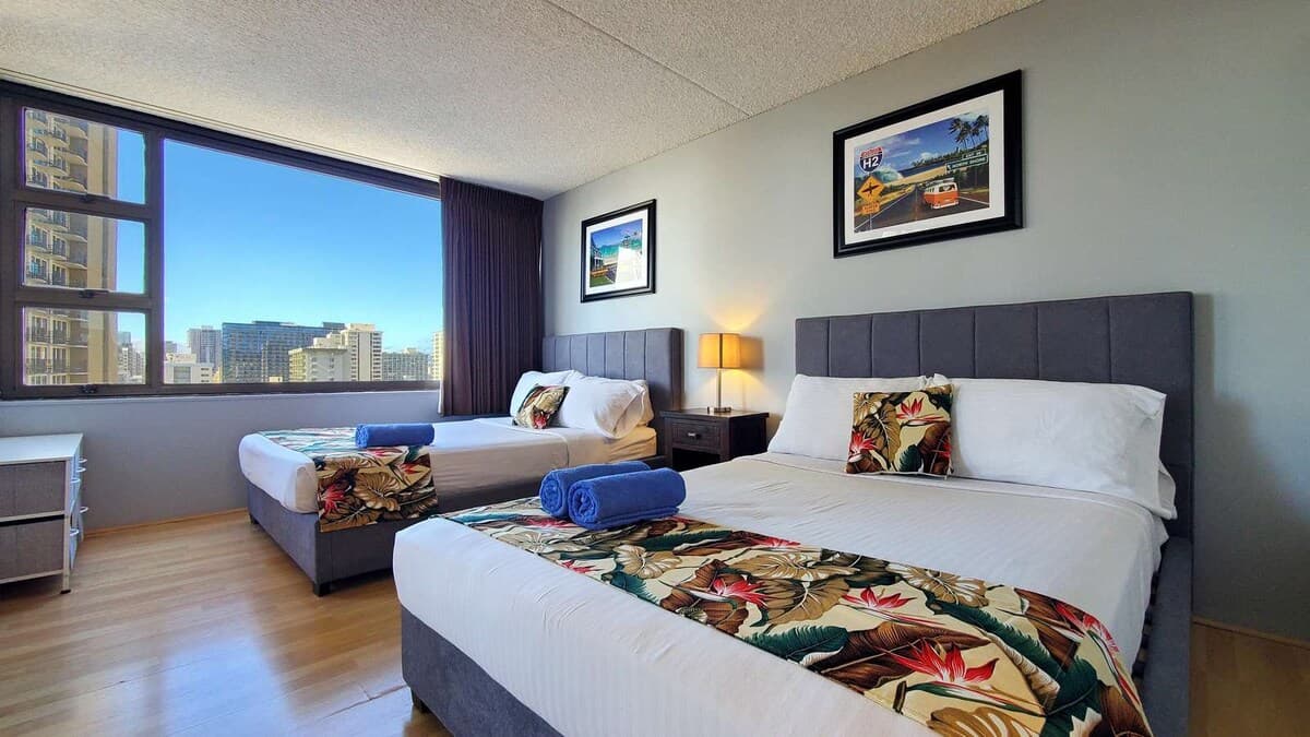 Waikiki Banyan 2106 T1+OceanView+Lanai+Parking - Photo 1