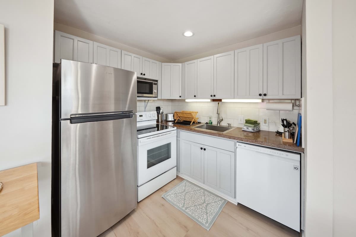 Condo in Kahuku · ★4.67 · Studio · 2 beds · 1 private bath - Photo 2