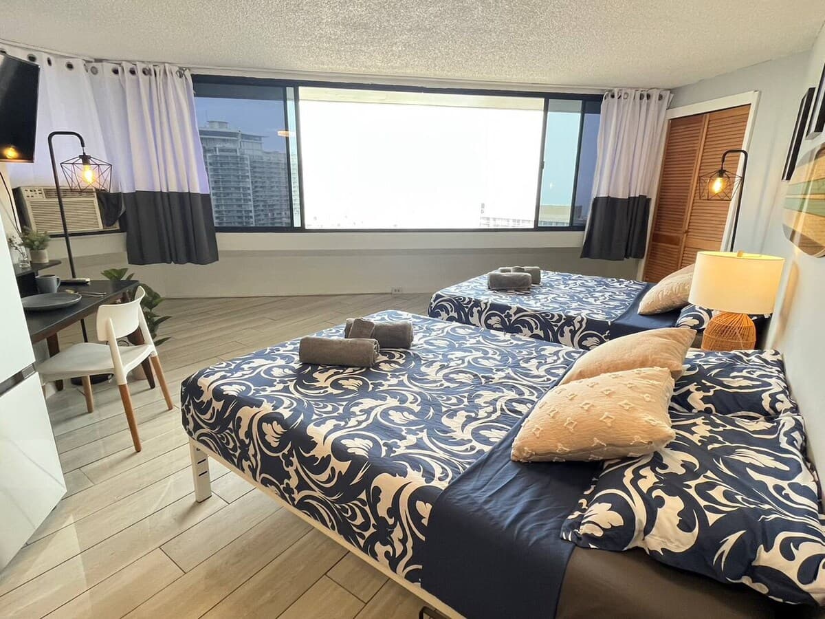 Condo in Honolulu · ★5.0 · 1 bedroom · 2 beds · 1 private bath - Photo 4